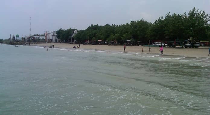 pantai delegan gresik
