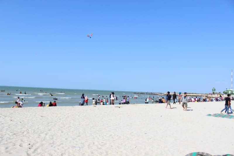 pantai delegan gresik