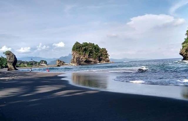 pantai licin malang